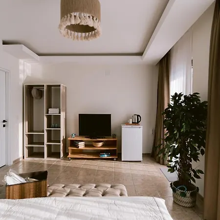 Lalaland Family Guest house *