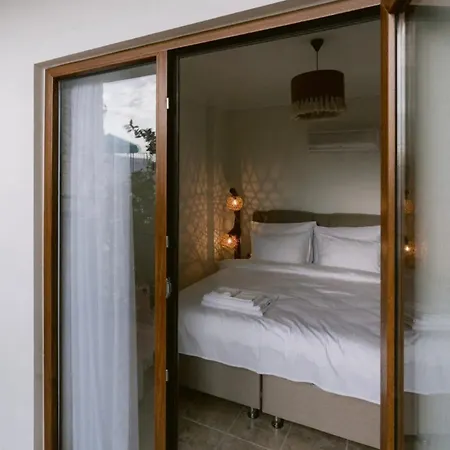 Lalaland Family Guest house *